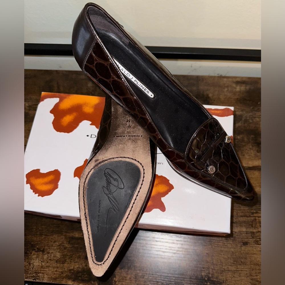 Donald J. Pliner women’s brown flats